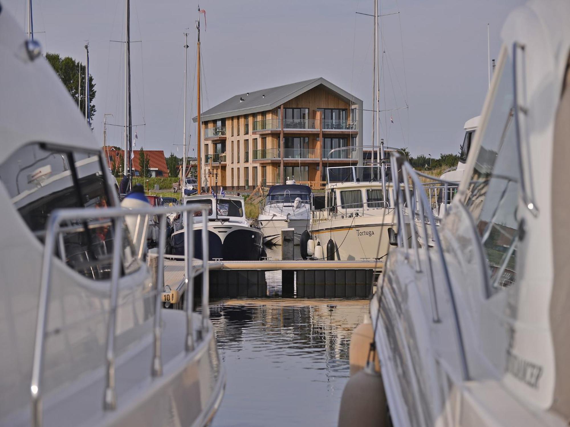 Waterlodge Blue Lagoon On A Jetty For 4 People Kamperland Exteriör bild