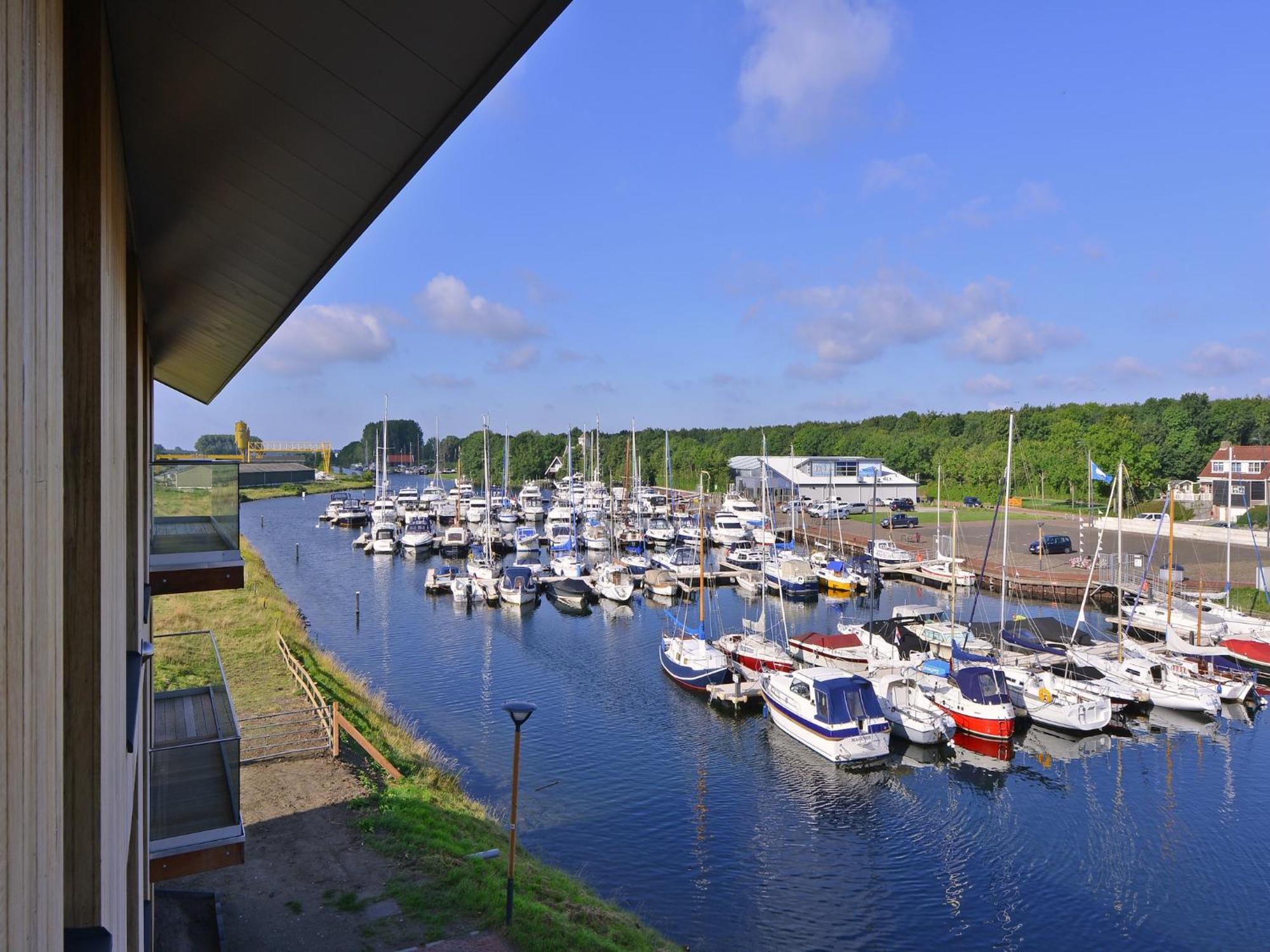 Waterlodge Blue Lagoon On A Jetty For 4 People Kamperland Exteriör bild