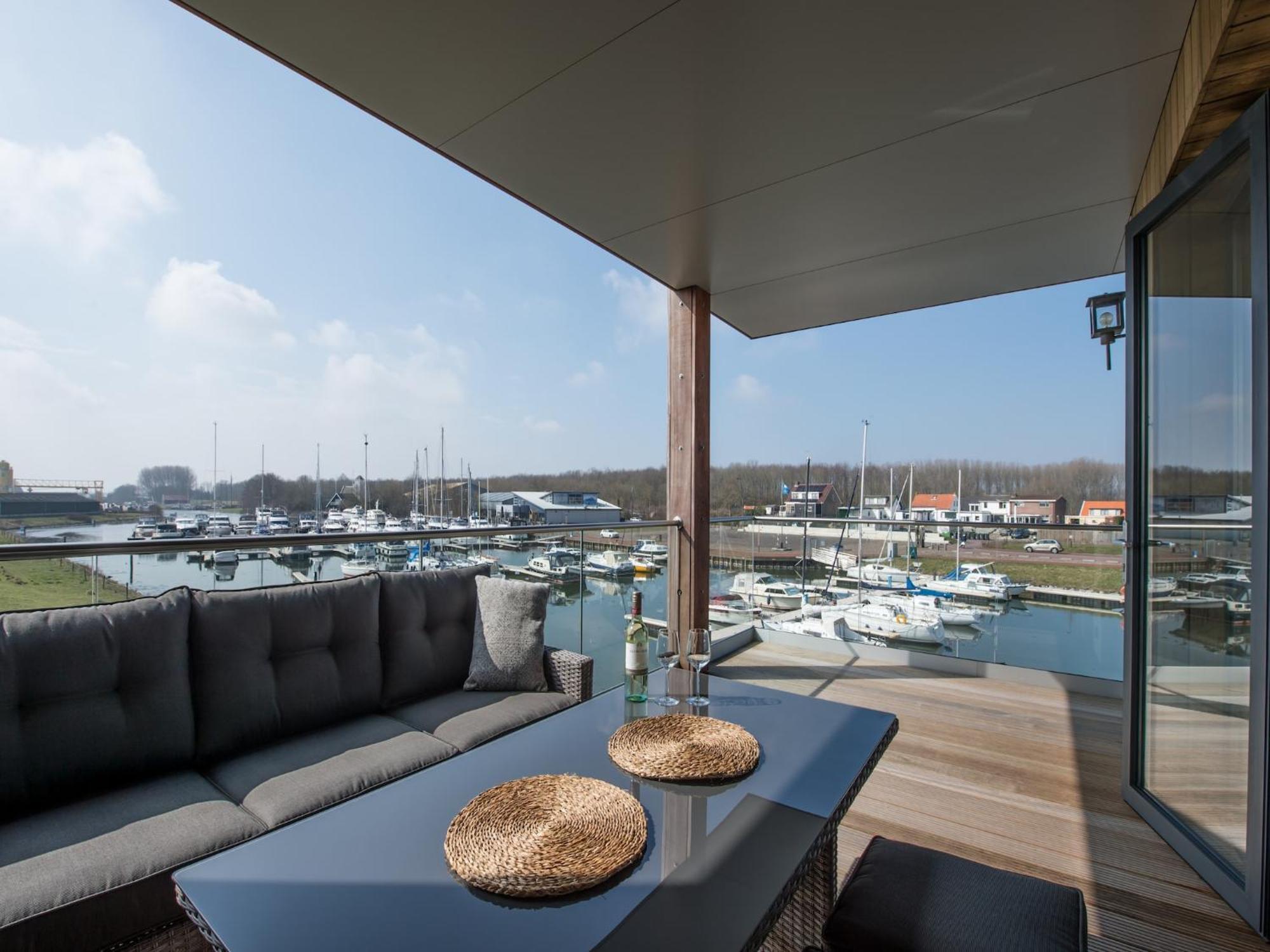 Waterlodge Blue Lagoon On A Jetty For 4 People Kamperland Exteriör bild